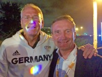 Die Delegation war auch im Deutschen Haus zu Gast. Dort traf Oberbürgermeister Thomas Geisel neben IOC-Präsident Thomas Bach, auch auf Michael Vesper (Vorsitzender des Deutschen Olympischen Sportbundes) (Foto: Landeshauptstadt Düsseldorf)