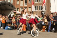Einrad-Trio vom Verein "Frisch auf" bei ihrer Kür auf dem Marktplatz (Foto: Landeshauptstadt Düsseldorf/David Young)